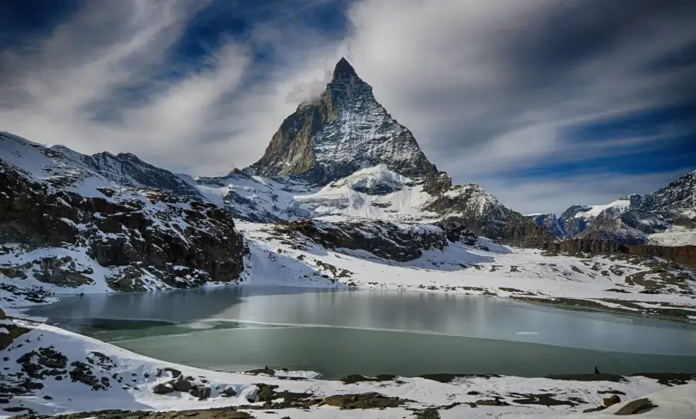 Guidando tra i paesaggi meravigliosi della Svizzera: l'importanza della vignetta